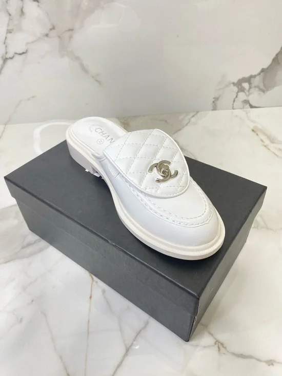 CHANEL Quilted Turnlock Logo Mule Slip-On Lambskin Slide Sandals Women's Size 39 - Picture 12 of 15